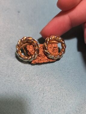Goldtone Shoe Or Hat Clip Accessories